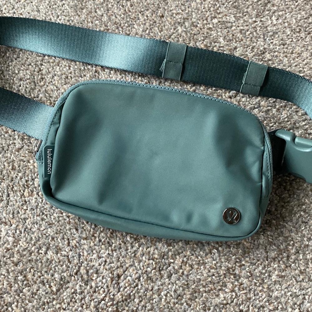 Lululemon belt bag teal